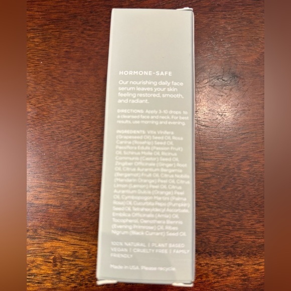 Hugh & Grace restoring face serum 1oz. 28ml - Picture 3 of 5